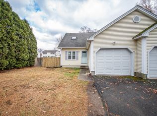 28 Luden St, Springfield, MA 01118