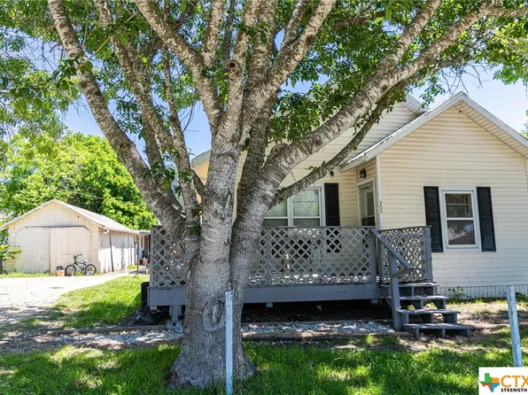 205 S Lancaster, Moulton, TX 77975