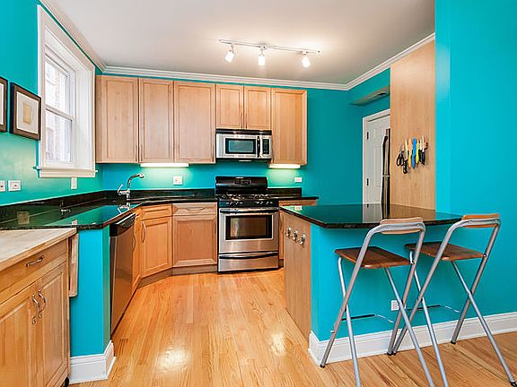 5th image of 928 W Ainslie St APT 1W