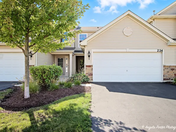 226 Wildmeadow Ln, Woodstock, IL 60098
