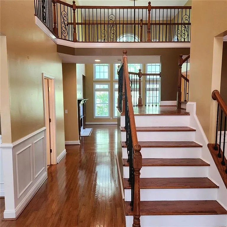 5 bed, 4.5 bath, 3516 sqft, $2,700 — Photo 3