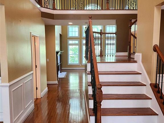 3rd image of 635 Syreeta Ln