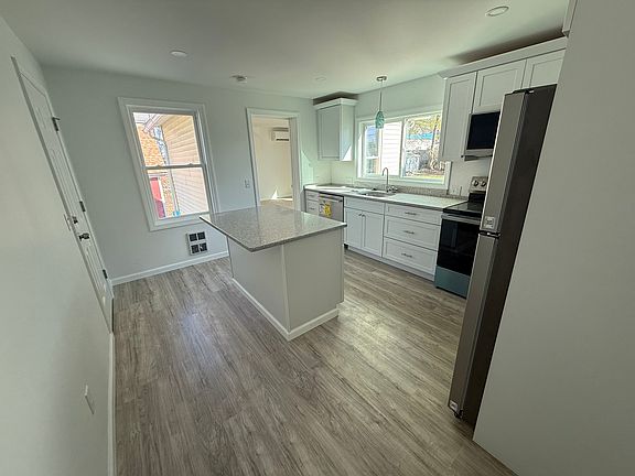 3rd image of 328 1st St #2