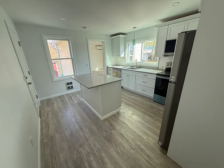 328 1st St #2 — Photo 3