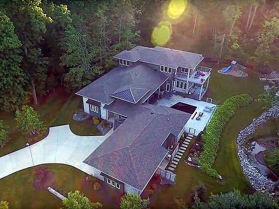 2nd image of 42 Canterbury Cir