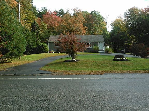 2nd image of 220 Bedford St