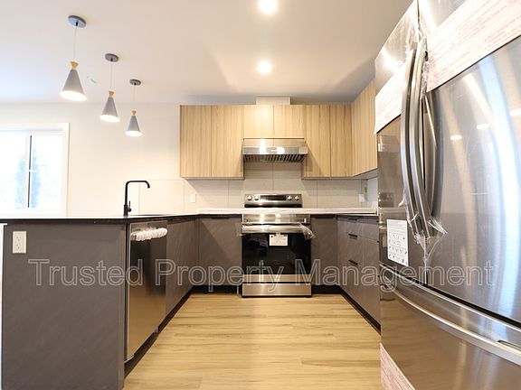 4th image of 11031 81st Ave NW