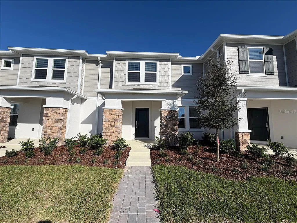 3 bed, 2.5 bath, 1664 sqft, $2,200 — Photo 2