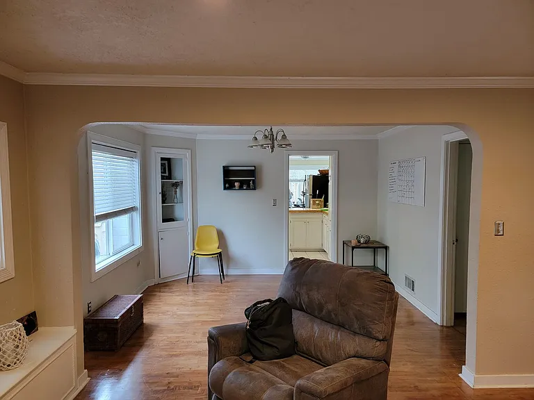 943 NW 11th St — Photo 5