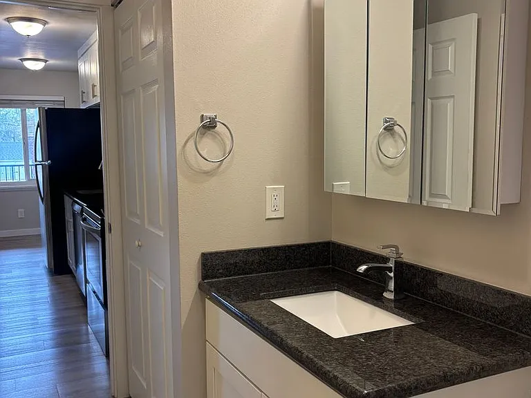 Jennifer Ryan Apartments — Photo 21