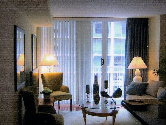 Living Rm w/balcony