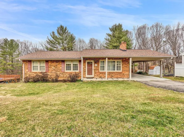 483 Knollwood Dr, Troutville, VA 24175