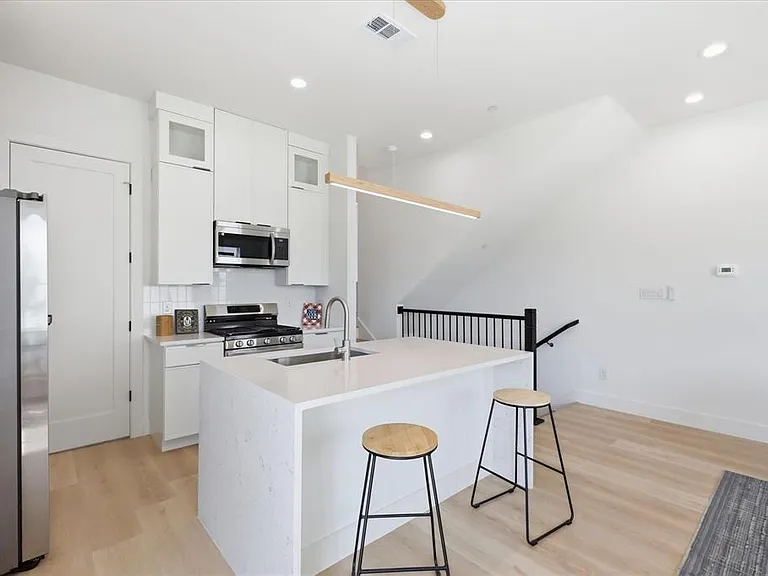 4315 San Jacinto St #302 — Photo 14