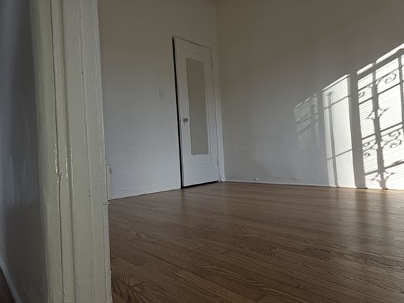 2nd image of 651 S Dunsmuir Ave APT 201