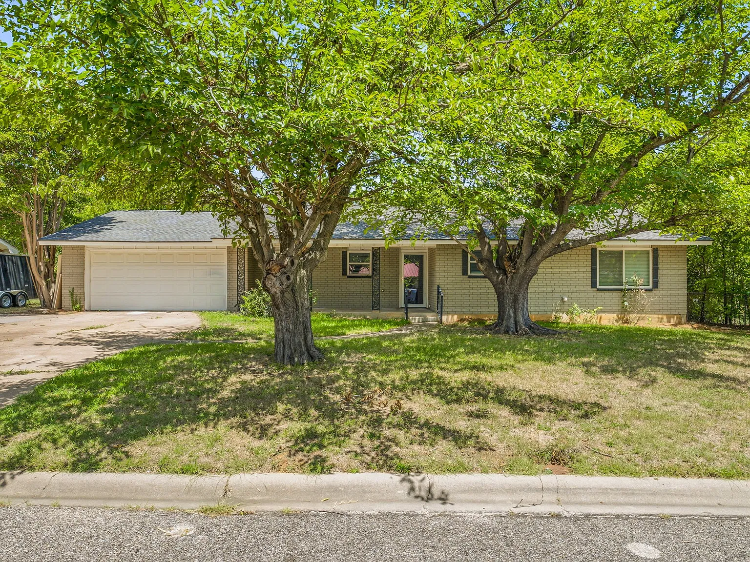 3 bed, 1520 sqft, $1,800 — Photo 1