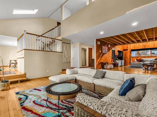 4 Old Gate Lane, Newtown, CT 06470