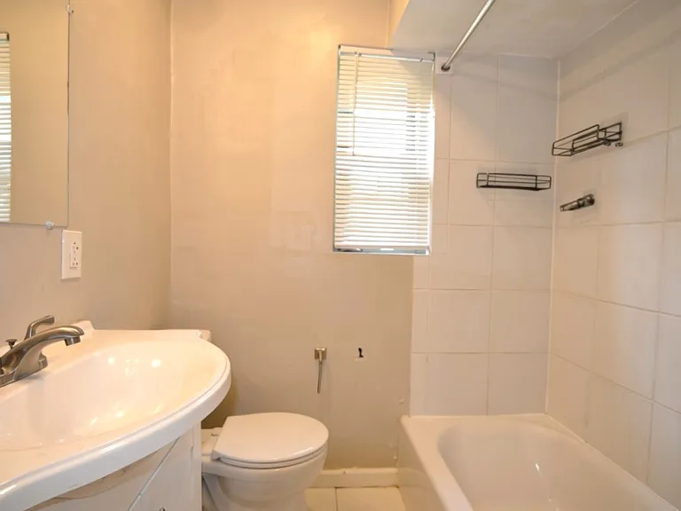8412 Wicklow Ave — Photo 12