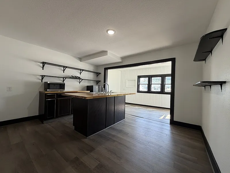 2 bed, 1.0 bath, 800 sqft, $1,050 — Photo 4