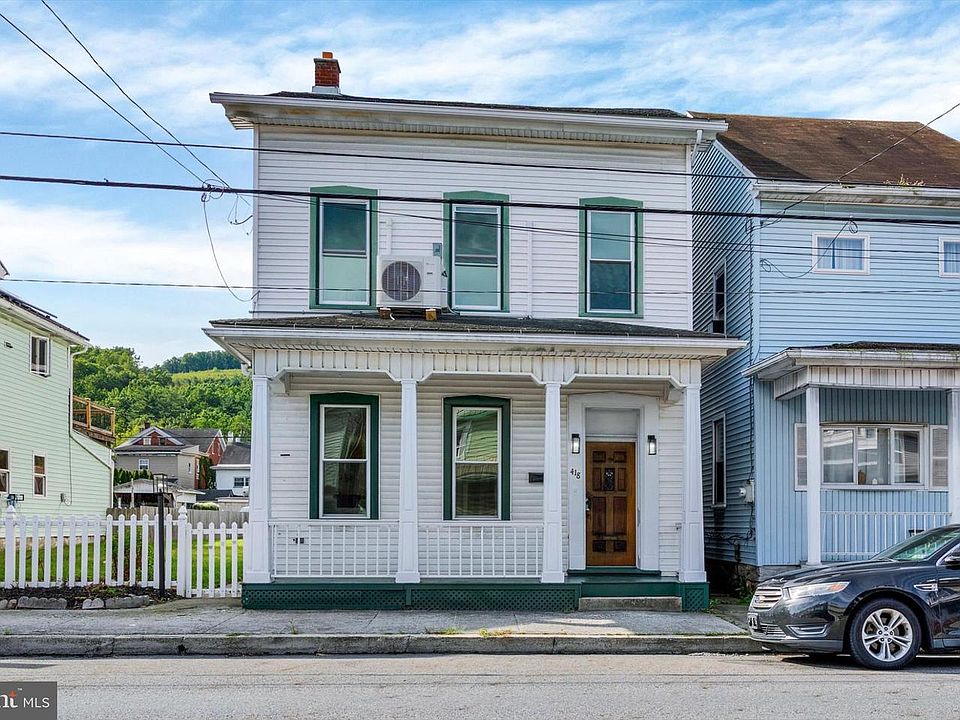 1st image of 418 Main St