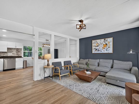 3rd image of 103 Willow Rd