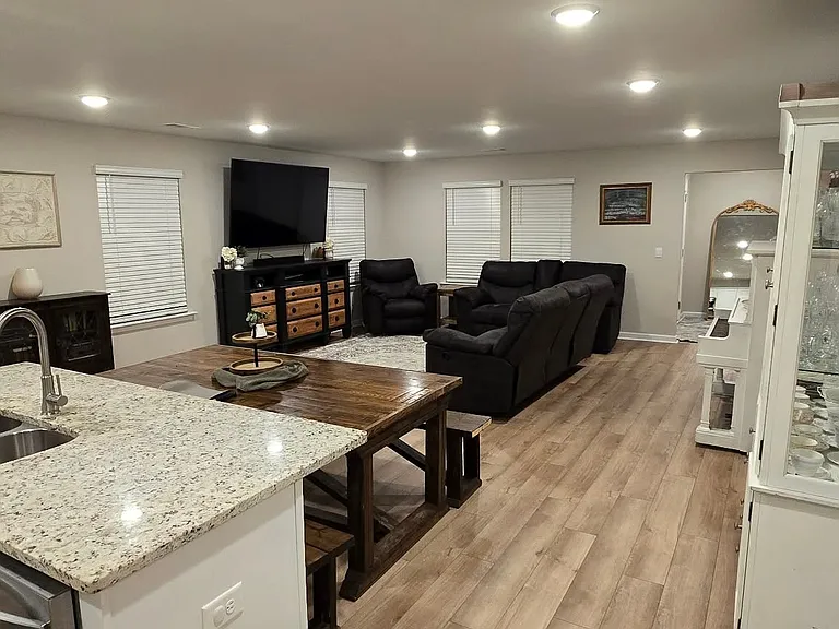 112 Kohn Dr — Photo 24