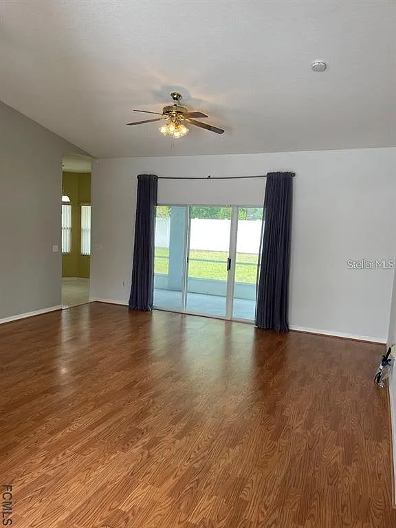 3 bed, 2.0 bath, 1637 sqft, $2,100 — Photo 3