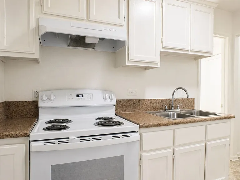 Cedros Gardens - Villa Portofino Apts, LP — Photo 8