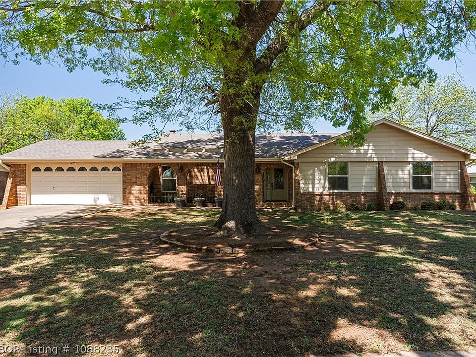 1st image of 108 Rosewood Dr