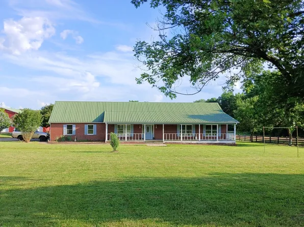 920 Greenwood Rd, Hartwell, GA 30643
