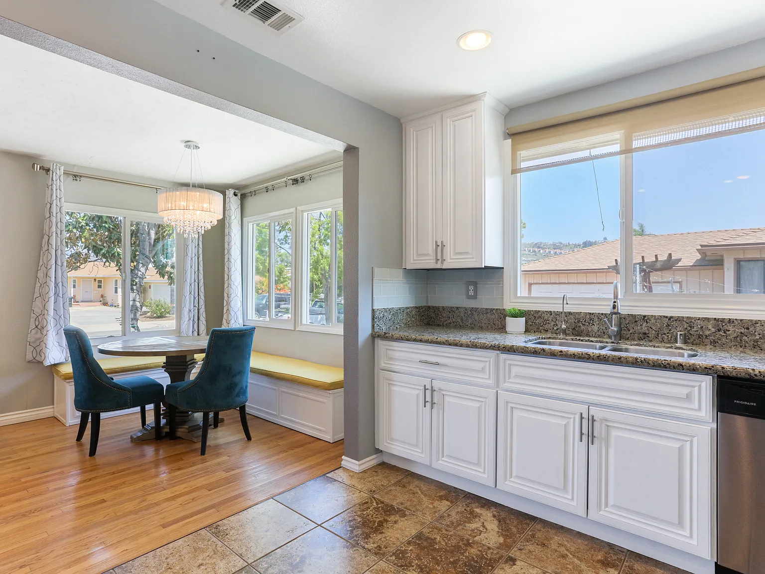 3 bed, 1123 sqft, $3,900 — Photo 4