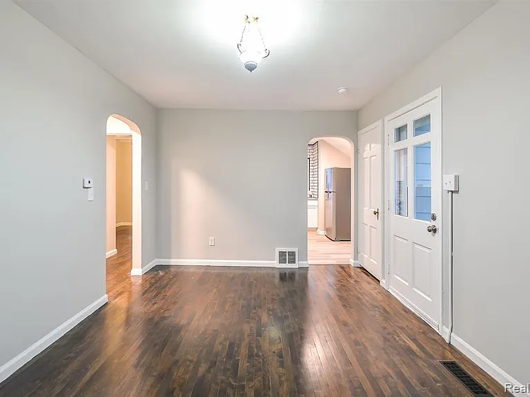 2726 Fernwood Ave — Photo 5