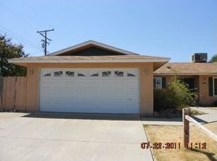 2741 W James Ave, Visalia, CA 93277