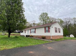 215 Smith Landing Rd, Mount Airy, NC 27030