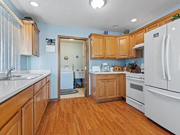 4th image of 15746 S Park Ave