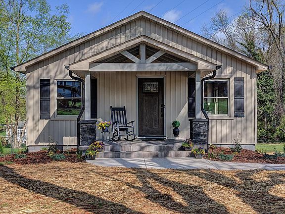 3rd image of 1124 Maiden Ln