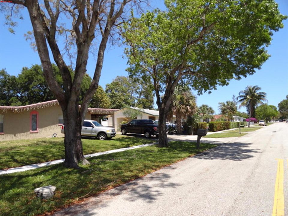 2nd image of 1631 44th St