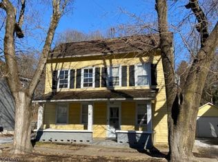 615 S Main St, Stewartsville, NJ 08886