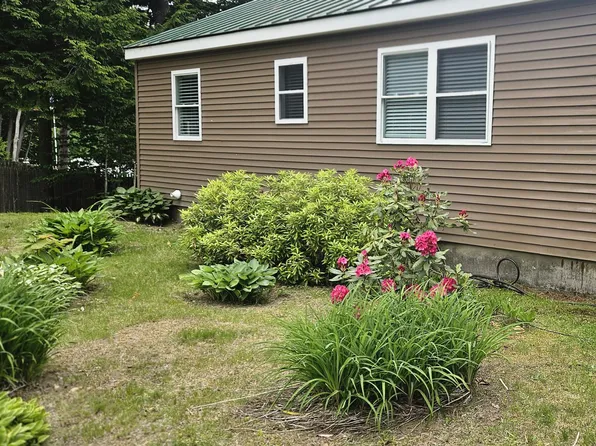 93 Lakeside Dr, Windham, ME 04062