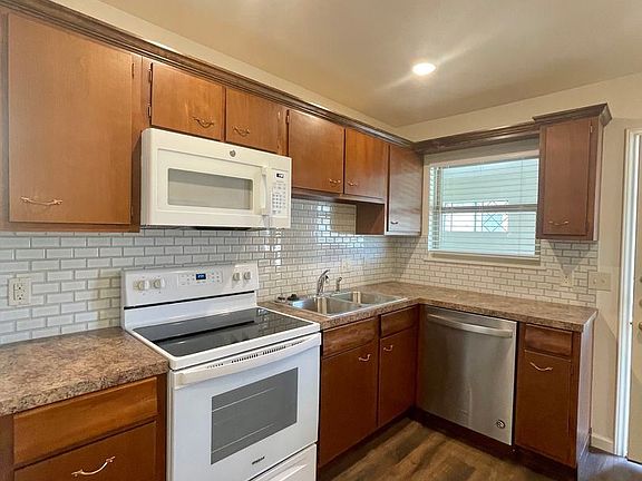 3rd image of 903 Lois St Unit 10