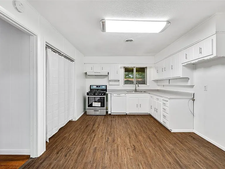 7108 Willis Ave — Photo 13