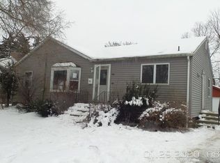 318 Schryver Ave, Woodstock, IL 60098