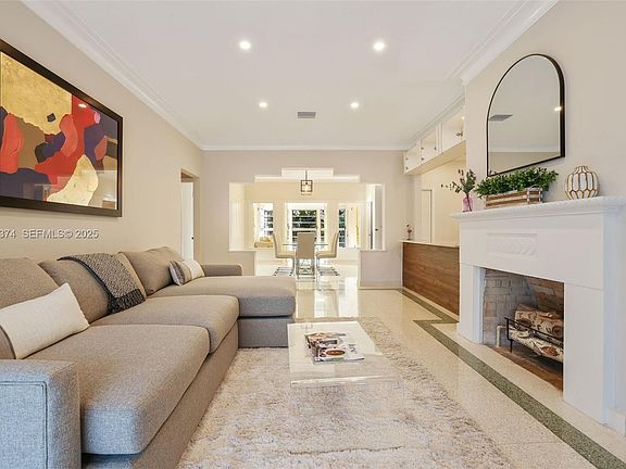 4th image of 3760 Royal Palm Ave