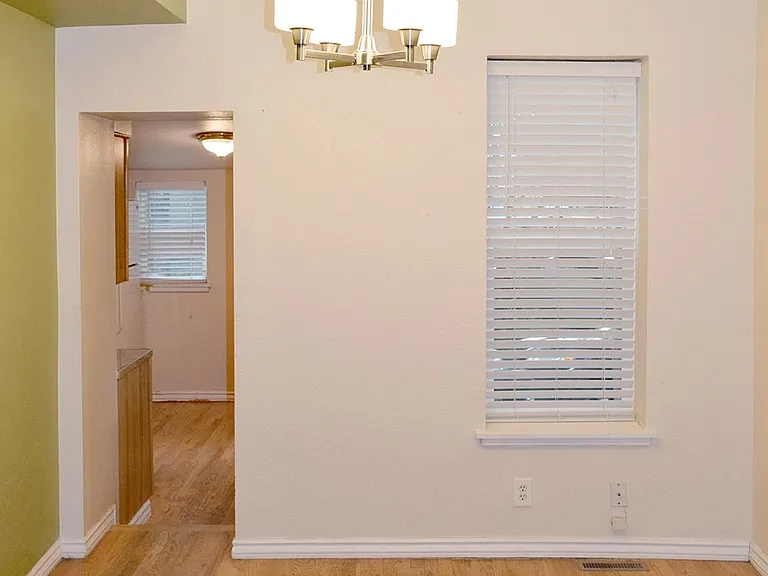 2532 N Clay St — Photo 2