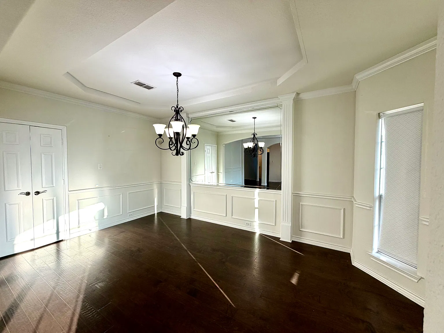 6 bed, 4223 sqft, $3,500 — Photo 2