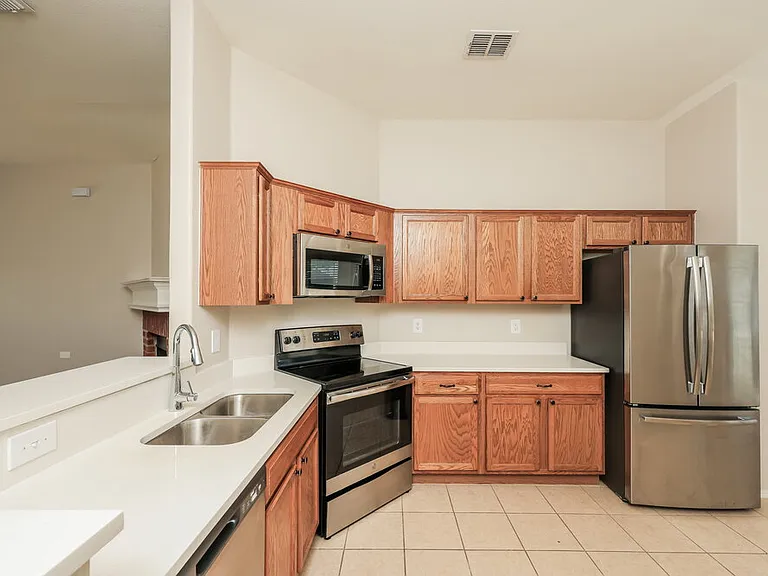 320 Foreston Dr — Photo 7