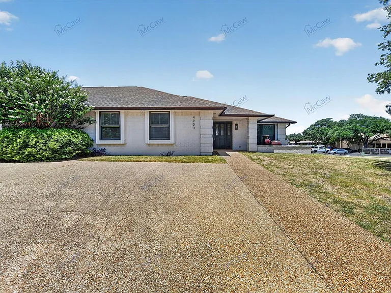 4900 Ledgestone Dr — Photo 2