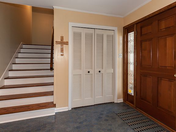 3rd image of 7019 Chesham Ct
