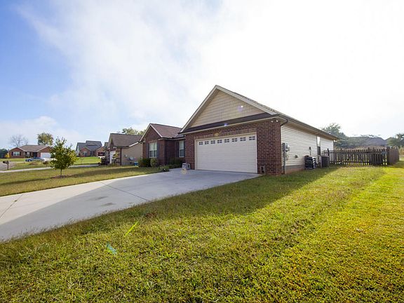 3rd image of 3578 Spence Cir