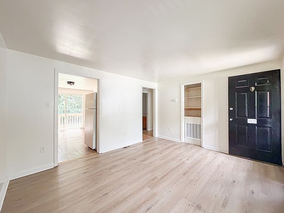 3rd image of 35 Fox Hill Dr