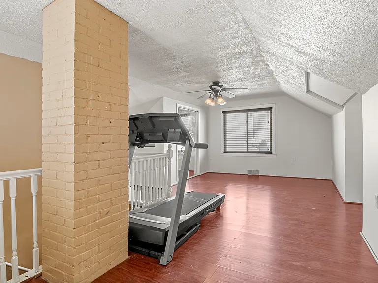 4645 Rosalie St — Photo 24
